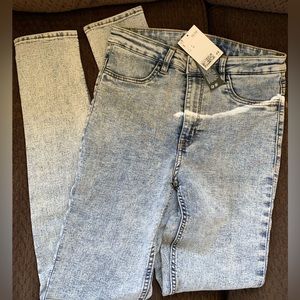 H&M Lightwash Skinny Jeans - Size 6